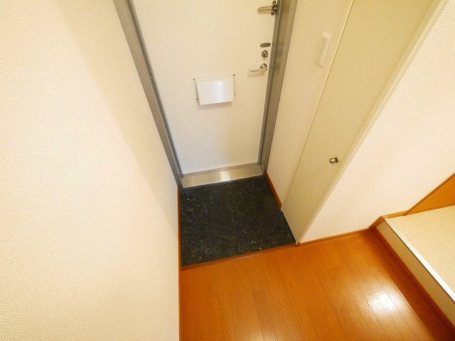 レオパレスバンビーノの玄関|落ち着いた玄関です