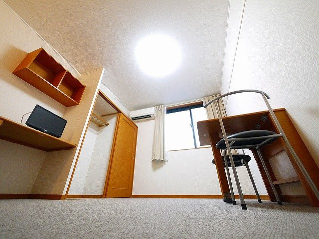 レオパレスバンビーノの居間・リビング|使いやすい居間です