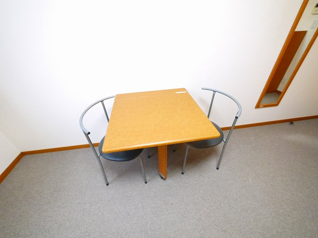 レオパレスバンビーノの設備|テーブルセット