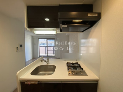 【キッチン】 | メインステージ京町堀 | 人気のカウンターキッチン！上部に棚があって便利！