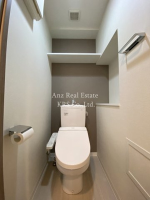 【トイレ】 | メインステージ京町堀 | 温水洗浄暖房便座！上に棚があって便利！