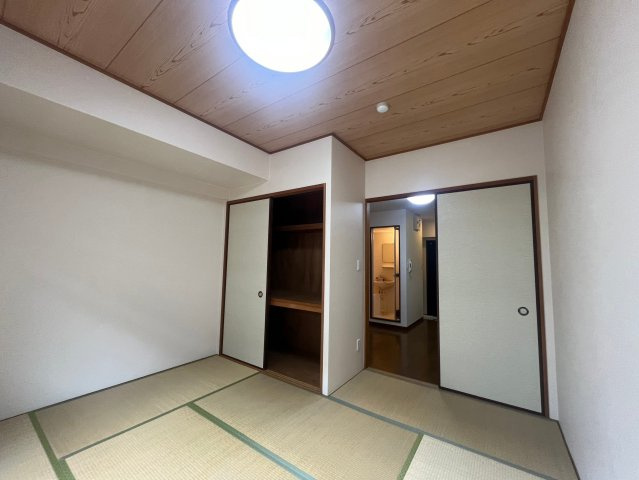 YKマンションの和室|柔らかい畳が心地よい和室
