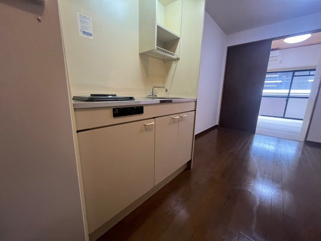 YKマンションのキッチン|コンパクトなキッチンで掃除もラクラク