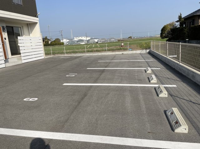 ベアメゾン玉満の駐車場