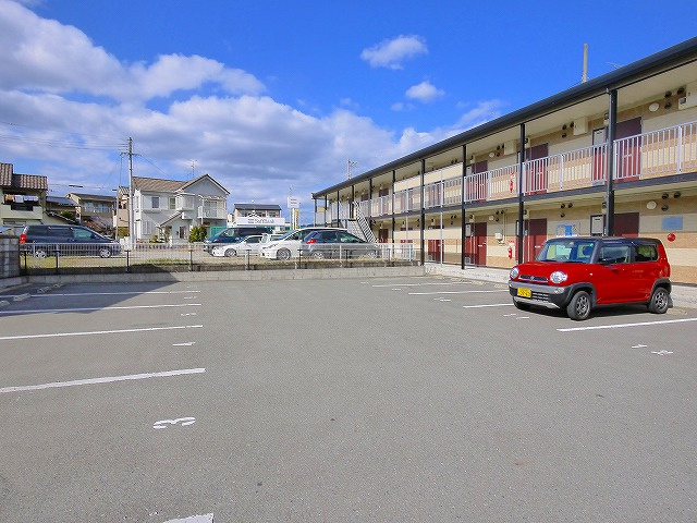 レオパレスアスカの駐車場