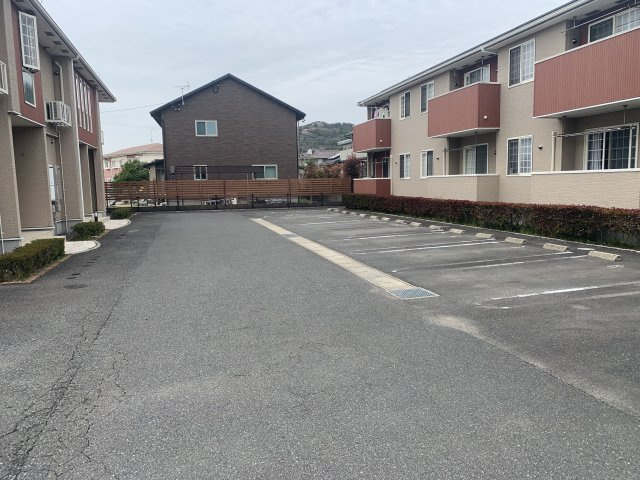 【駐車場】