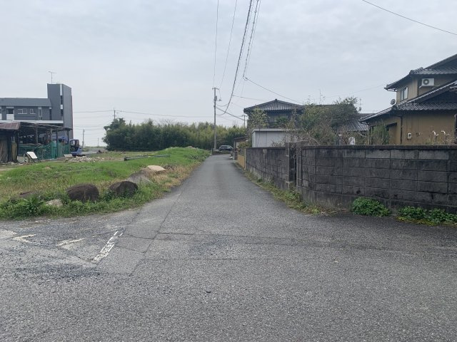 前面道路（北側から）