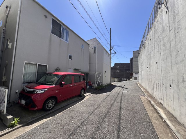 海見え！注文住宅　大型のアトリエ　住居の前面道路含む現地写真|前面道路