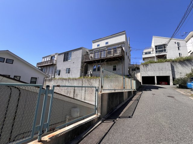 海見え！注文住宅　大型のアトリエ　住居の周辺|住宅街