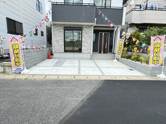松戸市西馬橋５丁目新築戸建【旭町小学校：2分】の駐車場|駐車スペース・並列２台駐車可