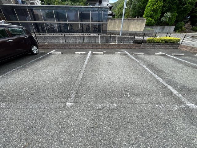 グランディールⅡの駐車場