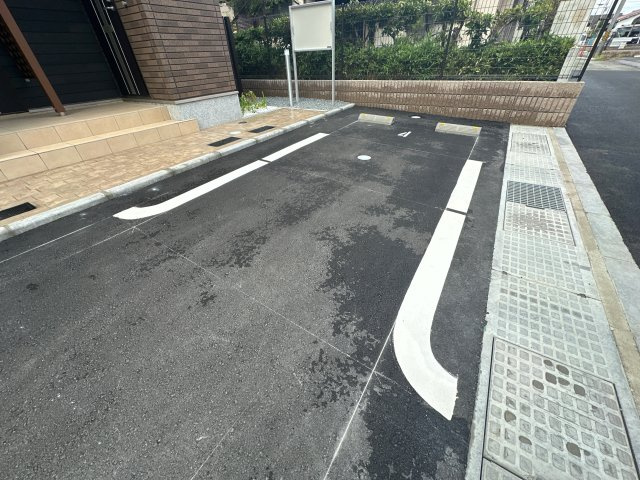 プラシードの駐車場