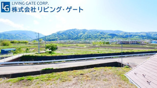 【展望】 | 2階6帖洋室からの眺望　山々がとても綺麗