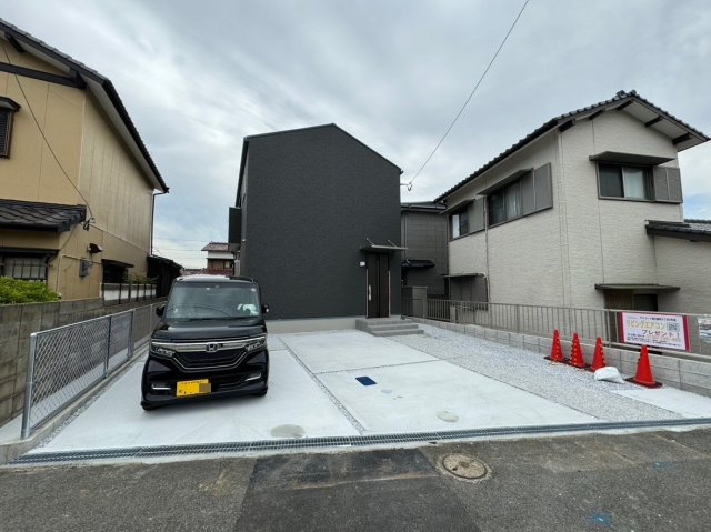 SUN COURT－サンコート－小倉南区湯川新町4丁目　【小倉南区　新築戸建て】の駐車場|駐車スペースは並列２台可能♪【小倉南区　新築戸建て】