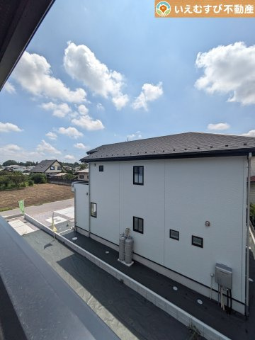 Zut PLUS　太田市世良田町6期の展望|高い建物が無く開放感のある展望
バルコニーからの展望も開けていて閑静な住宅地が望めます。日当りも良いですね♪