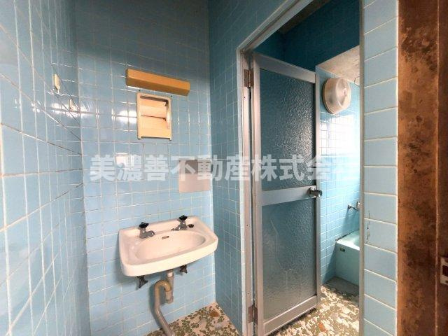６３１２３　羽島郡笠松町田代中古戸建ての洗面所