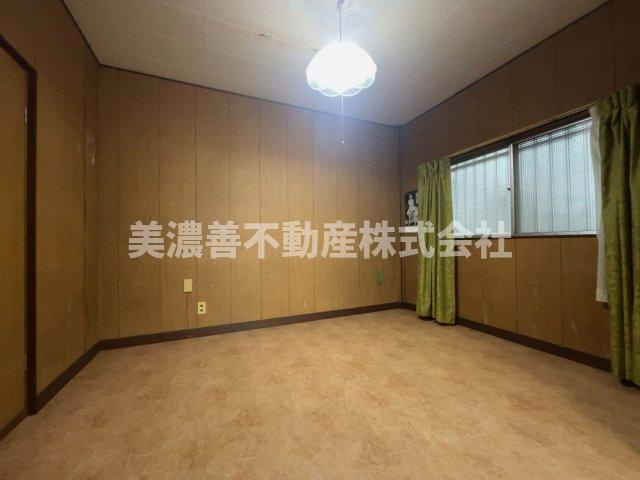 ６３１２３　羽島郡笠松町田代中古戸建ての洋室