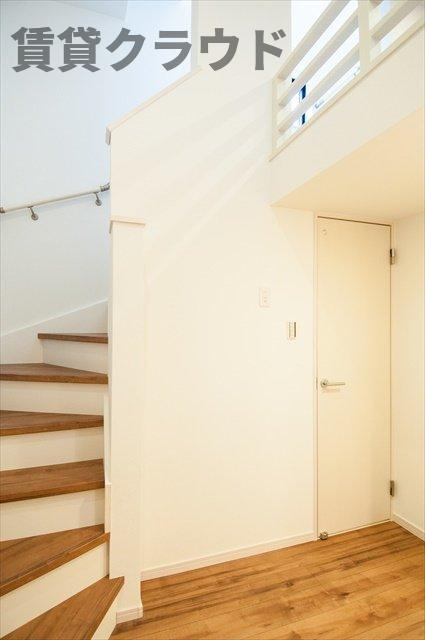 メゾン・ド・ルミナーレの内装|室内階段