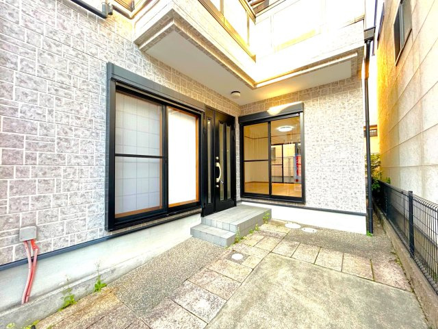 石田駅徒歩４分の駅近物件◆即入居可のリフォーム済み美宅◆全居室６帖以上の４ＬＤＫ◆伏見区石田森東町の駐車場|駐車スペース