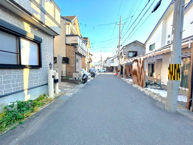 石田駅徒歩４分の駅近物件◆即入居可のリフォーム済み美宅◆全居室６帖以上の４ＬＤＫ◆伏見区石田森東町の前面道路含む現地写真|前道含む現地