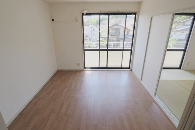 ビューハイム原田　Ａ棟の居間・リビング