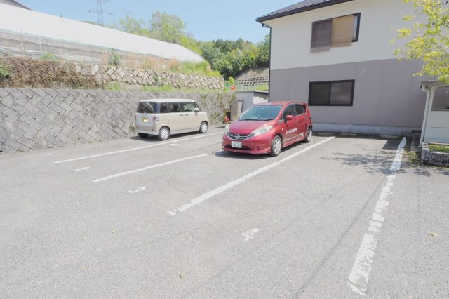 ビューハイム原田　Ａ棟の駐車場