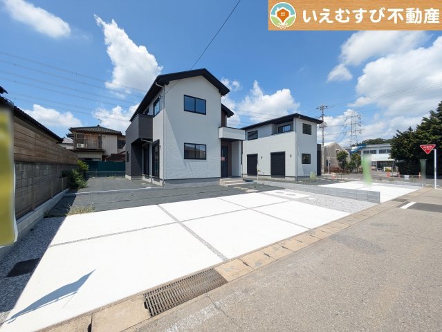 Zut PLUS　太田市世良田町6期の駐車場|並列3台駐車可能なゆとりのカースペース
複数台車をお持ちでも、お友達が遊びに来てもゆとりの駐車スペース！