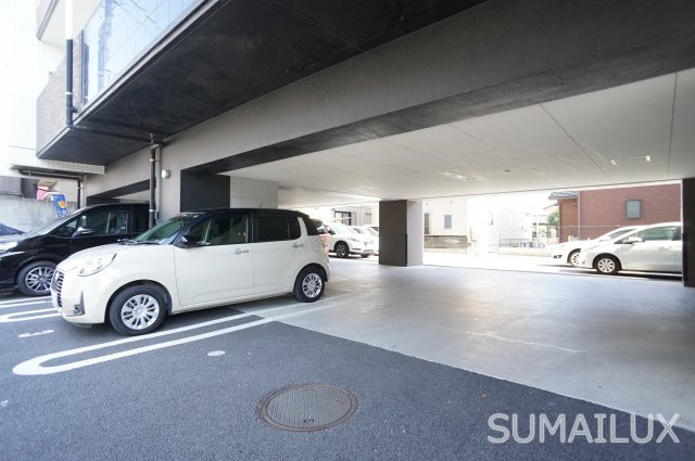 熊本市西区二本木３丁目の賃貸マンションの駐車場