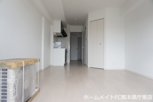 熊本市中央区出水１丁目の賃貸マンションの居間・リビング
