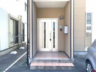 【エントランス】 | 退去前です。同型タイプのイメージです。