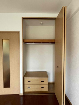 【収納】 | フリーデンス南天神 | 別号室の写真になります。現況優先。