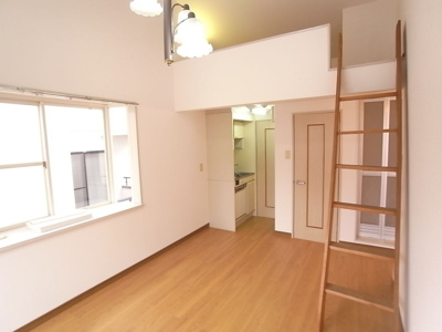 【居間・リビング】 | グレースももち | 別号室の写真になります。現況優先。