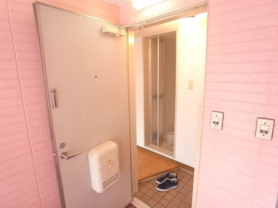 【玄関】 | グレースももち | 別号室の写真になります。現況優先。