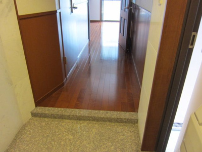 【玄関】 | ロイヤルキャニオン | 別号室の写真になります。現況優先。