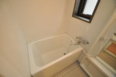 【浴室】 | ロイヤルキャニオン | 別号室の写真になります。現況優先。