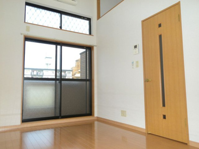 【居間・リビング】 | ガーラ渡辺通り | 別号室の写真になります。現況優先。