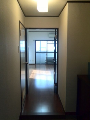 【玄関】 | イメイブル・ド・舞鶴 | 別号室の写真になります。現況優先。