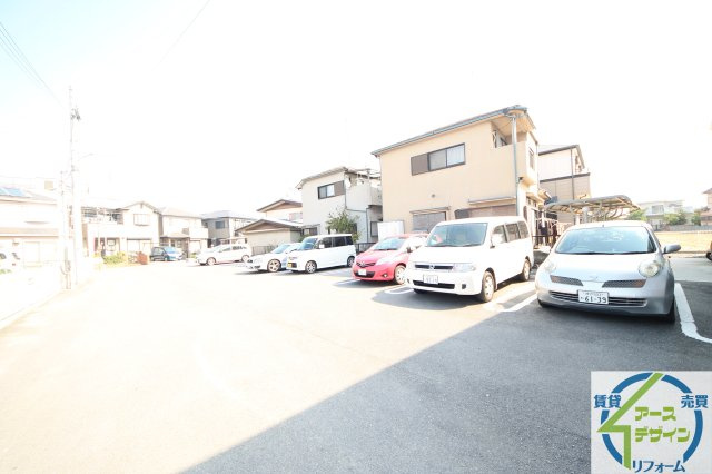 ソレイユ土山Ⅱの駐車場|駐車場に車を止められます