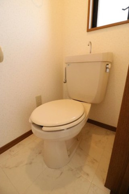 【トイレ】 | メゾン・サンティナE棟 | 別号室の写真になります。現況優先。