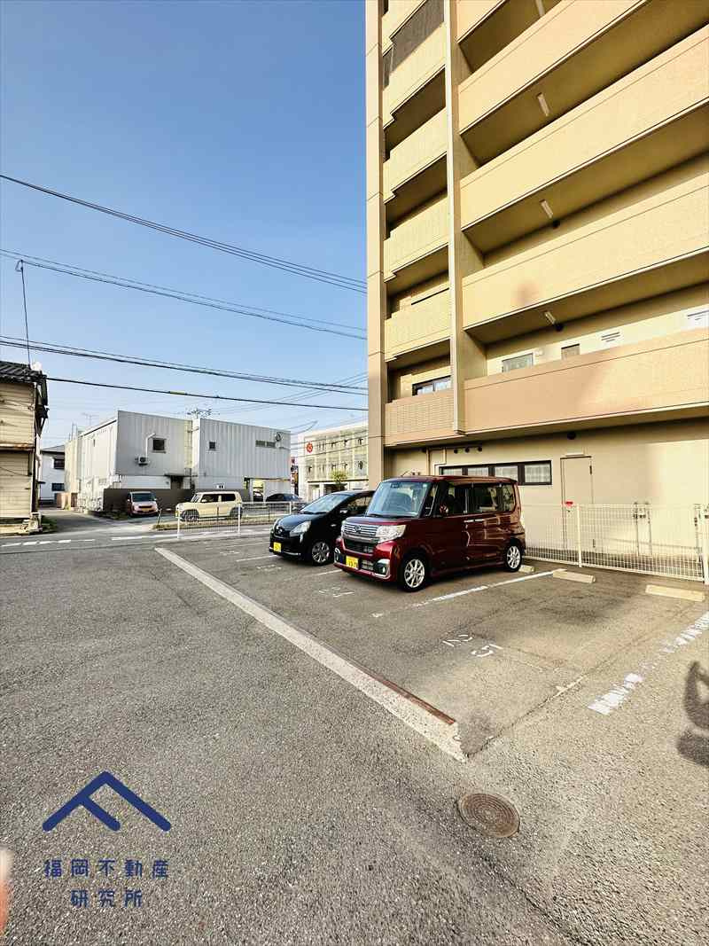クレスト福間駅前の駐車場