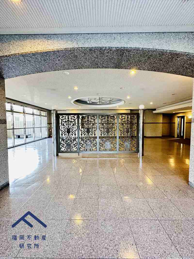 クレスト福間駅前のエントランス