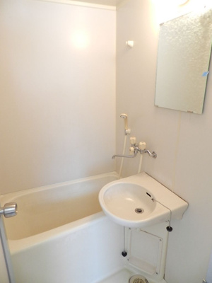 【浴室】 | サニーピア柳瀬 | 別号室の写真になります。現況優先。