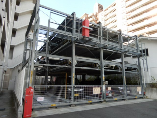 リラシオ西明石駅前の駐車場