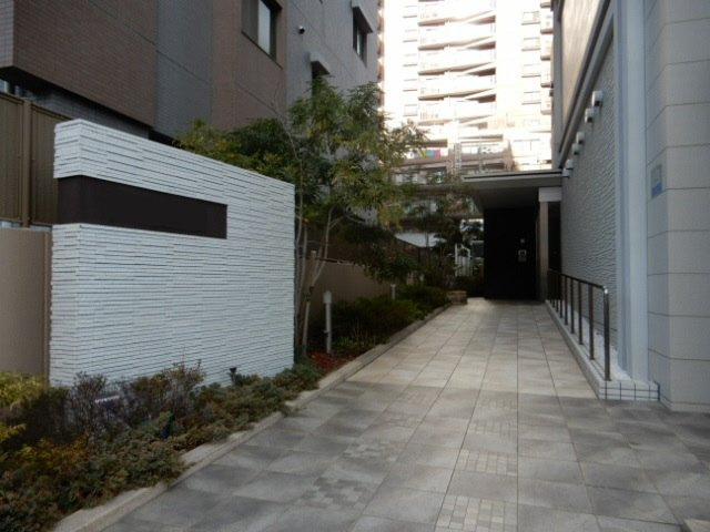 リラシオ西明石駅前のエントランス