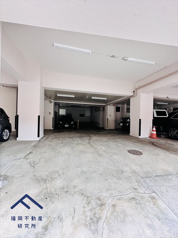 サンハイツ平尾の駐車場