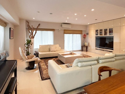 【居間・リビング】 | 向ヶ丘遊園東ガーデンハウス | 広々リビング