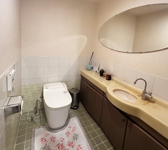 【トイレ】 | 向ヶ丘遊園東ガーデンハウス | 清潔感のあるホワイトを多く取り入た清潔感のあるトイレ