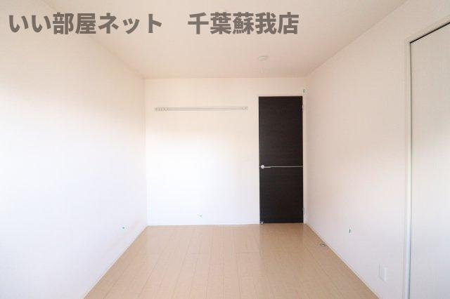 ピーノフォーリア弐番館の寝室|落ち着いた色調の寝室です