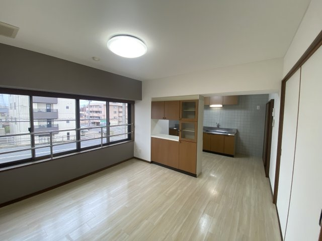 賃貸マンション　小山市駅東通りの居間・リビング