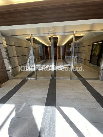 フォーリアライズ梅田レーベンのエントランス